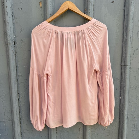 Velvet by Graham and Spencer Noria blouse, Small - Picture 5 of 9